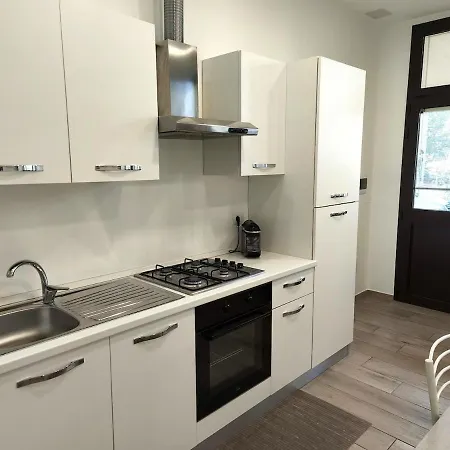 Near The Ferrari Museum, Wi-fi, Fully Equipped Kitchen, Free Street Parking アパート *