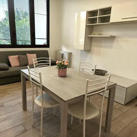 Near The Ferrari Museum, Wi-fi, Fully Equipped Kitchen, Free Street Parking דירה מאראנלו