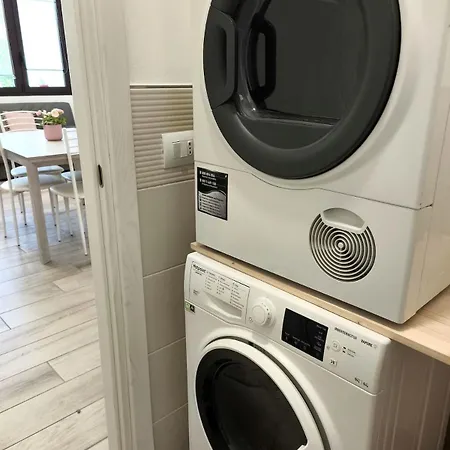 Near The Ferrari Museum, Wi-fi, Fully Equipped Kitchen, Free Street Parking * מאראנלו