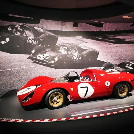 Near The Ferrari Museum, Wi-fi, Fully Equipped Kitchen, Free Street Parking *