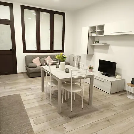 Near The Ferrari Museum, Wi-fi, Fully Equipped Kitchen, Free Street Parking דירה מאראנלו