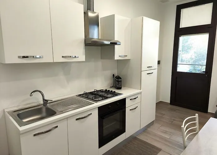 Near The Ferrari Museum, Wi-fi, Fully Equipped Kitchen, Free Street Parking Apartment *