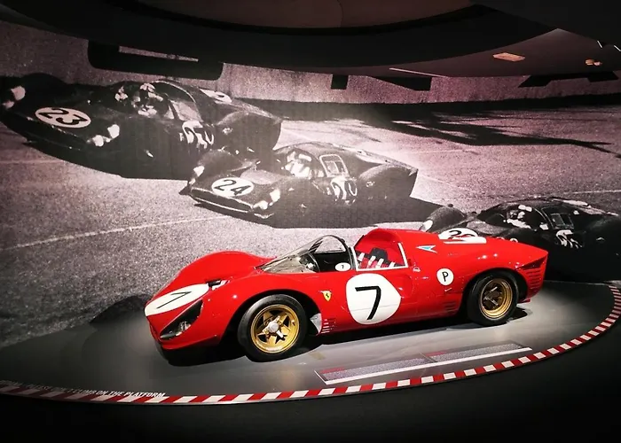 Near The Ferrari Museum, Wi-fi, Fully Equipped Kitchen, Free Street Parking *