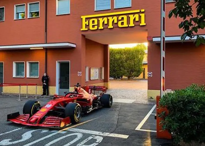 Apartment Near The Ferrari Museum, Wi-fi, Fully Equipped Kitchen, Free Street Parking *